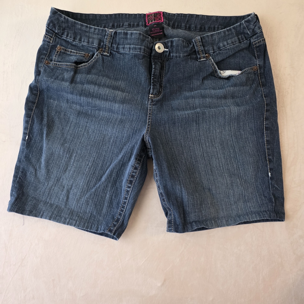 Torrid Denim Shorts Women's Plus Size 24 Distressed Frayed Pockets Stretch